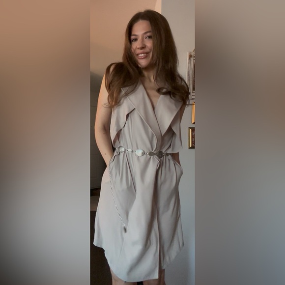 Sleeveless Beige Vest - Picture 9 of 10